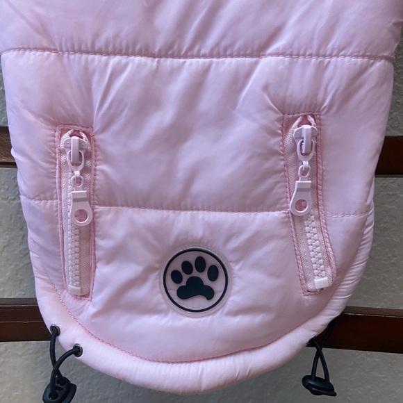 DOG PINK WATER PROOF JACKET W- HOODIE
(SIZE) MEDIUM - Picture 3 of 8